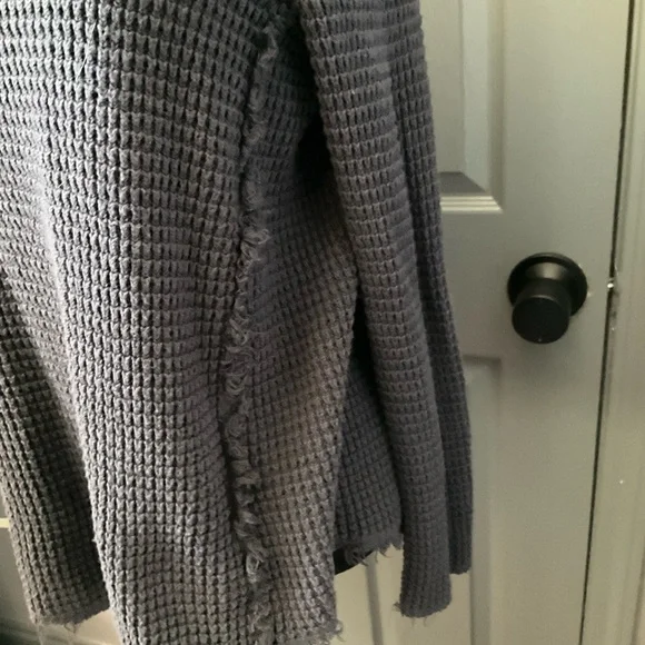 Free People XS Moonshine thermal vee neck cold shoulder sweater in charcoal - Picture 5 of 7